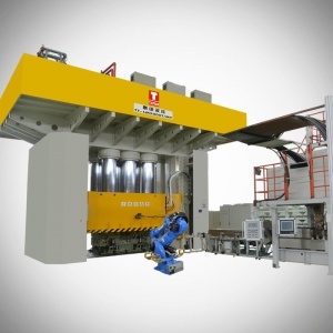 Hydraulische Presse für die Herstellung von Verbundwerkstoffen